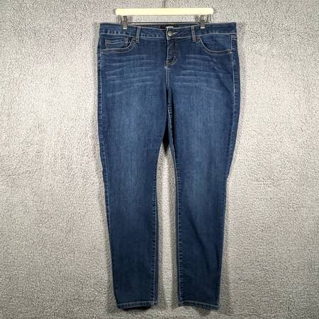Photo Torrid Denim Womens 18R Blue Dark Wash Mid Rise Skinny Fit Jeans $15