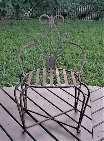 Photo Vintage Wrought Iron Patio Garden Chair $100