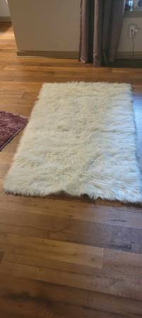 Photo White Faux Fur Rug (3x5 feet) Brand New $20