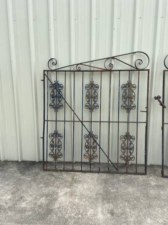 Photo Wrought Iron 10 Foot Driveway Gate $1,100