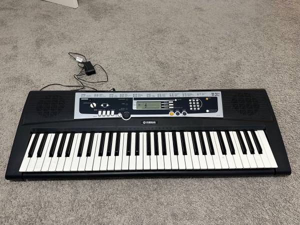 Photo Yamaha YPT-210 Key Board $50