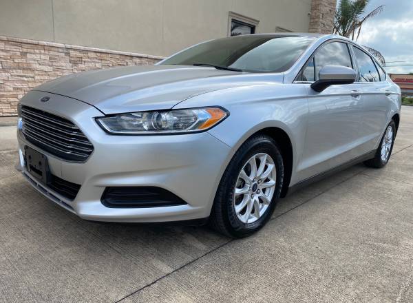 Photo 2016 Ford Fusion S - Low Miles $13,900