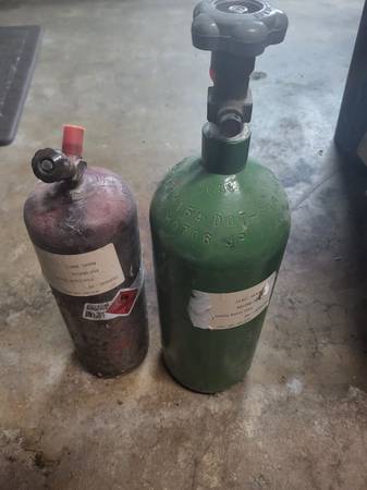 Photo acetylene  oxygen tanks $200