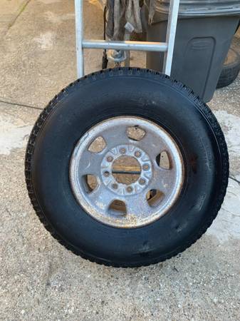 Photo ford f 350 spare wheel and tire lt26575R16 $150