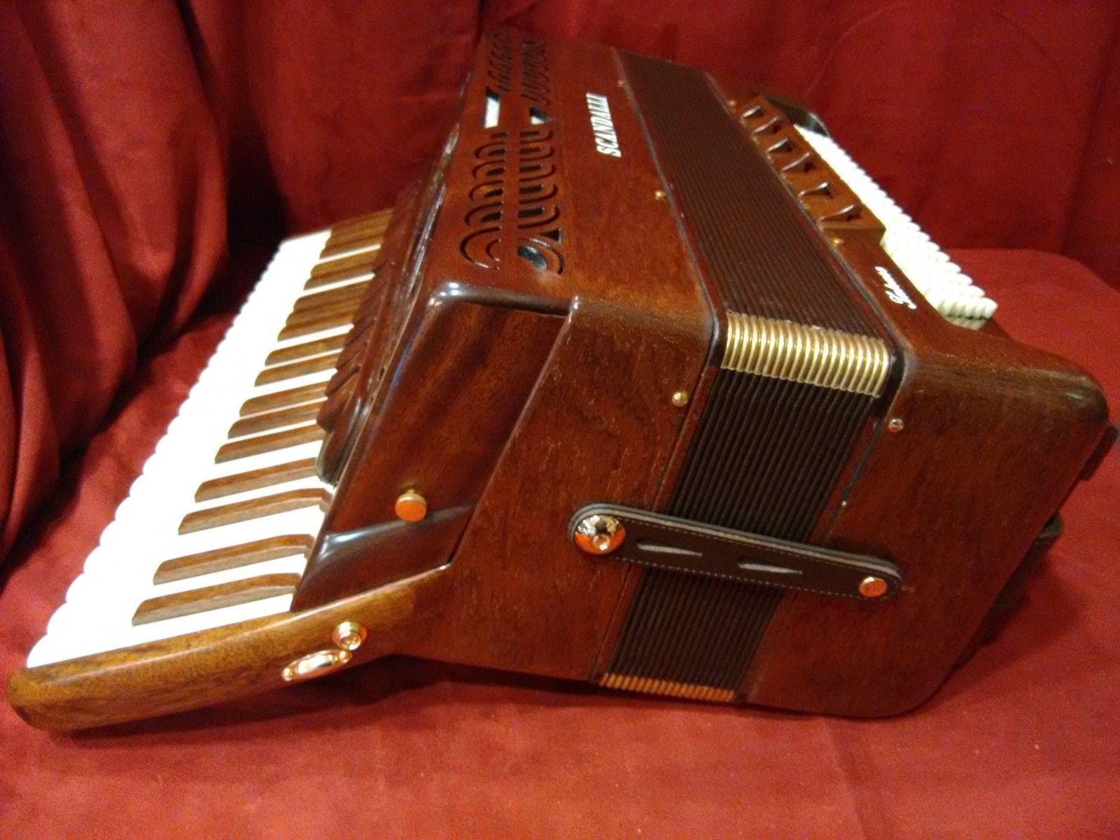 Scandalli Piano Accordion Intense Double Tone Chamber 41/120 4/5 LMMH