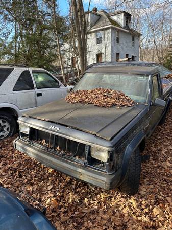 Photo 1987 and 1989 jeep Comanche pick up parts $1,234
