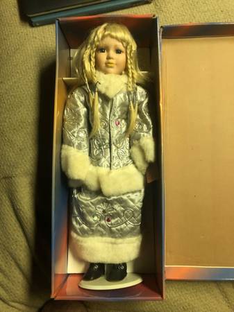 Photo 2001 Limited Edition Ashley Belle Russicia Collection Porcelain Doll $200
