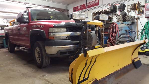 Photo 2001 chevy 2500 hd w plow and sander $10,000