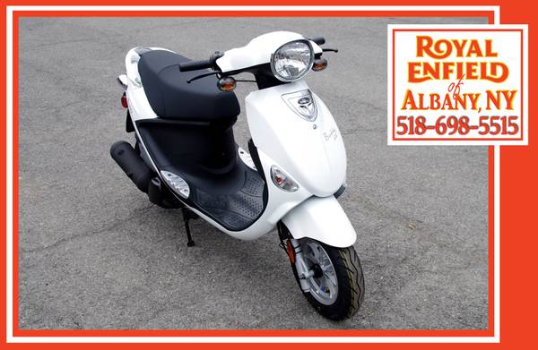 Photo 2021 Buddy 125 Scooter - White - HUGE DISCOUNT $2,799