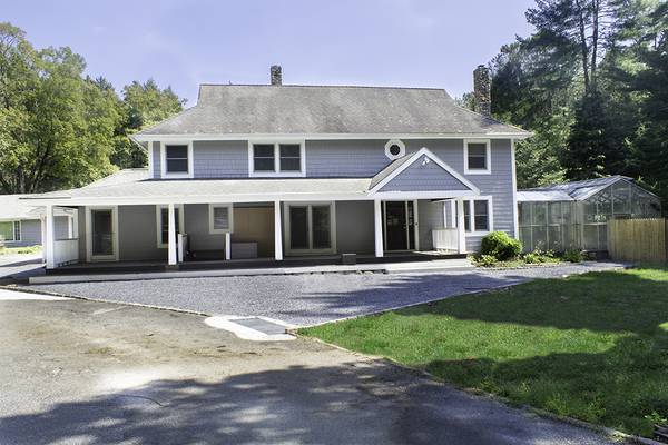 Photo 3,000 Sq. Ft. 4-Bedroom Country House For Rent $3,900