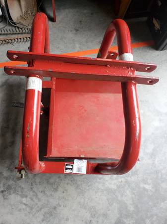 Photo 3 point hitch dirt scoop $125