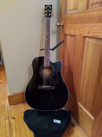 Photo Brand New Yamaha Acoustic Electric Guitar $325
