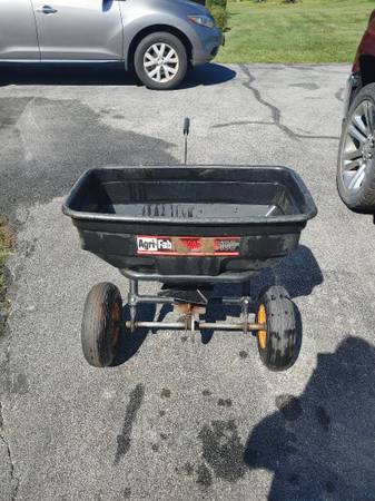 Photo Broadcast Spreader Tow Behind $120