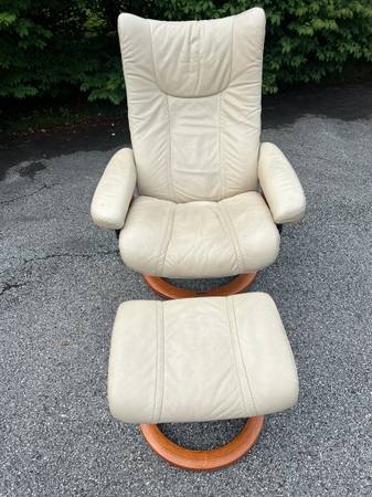 Photo Ekornes Stressless Leather Recliner Chair Large Wing Model Norway MCM $800
