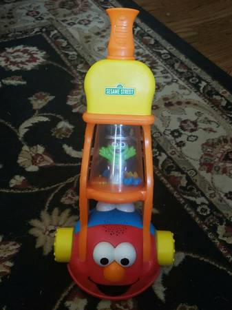 Photo Fisher Price Sesame Street 2-In-1 Giggle Vacuum Elmo Cookie Monster $25