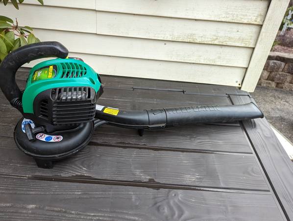 Photo Gas leaf blower Weed Eater $10