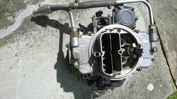 Photo Holley R84010 600 CFM 4-barrel aluminum dual feed carburetor $75