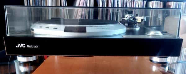 Photo JVC Turntable QL-A7 Quartz-Locked Direct-Drive Turntable $480