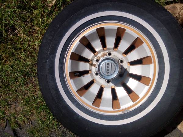 Photo Jeep Grand Wagoneer Original wheel , mint $150