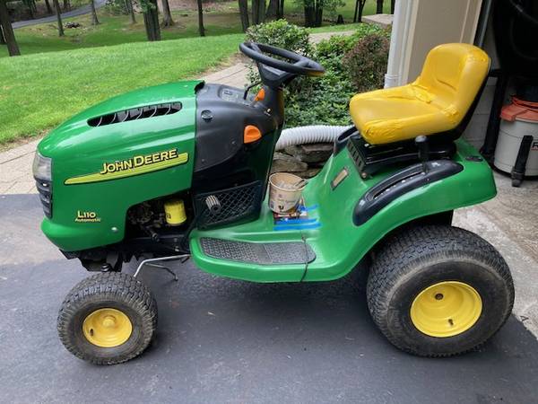 Photo John Deere L110 FOR PARTS ONLY and NEW transaxle $650