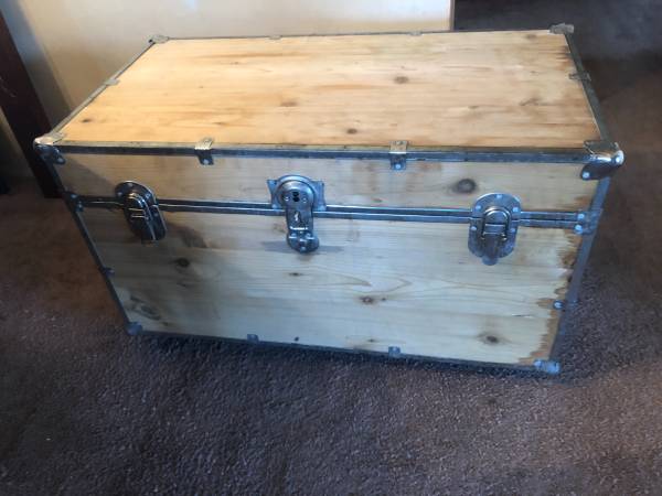 Photo Metal  Wood Trunk with wheels Foot Locker Coffee Table Dorm Storage $100