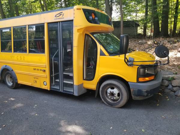 Photo Mini Bus - Skoolie - Work Truck $7,000