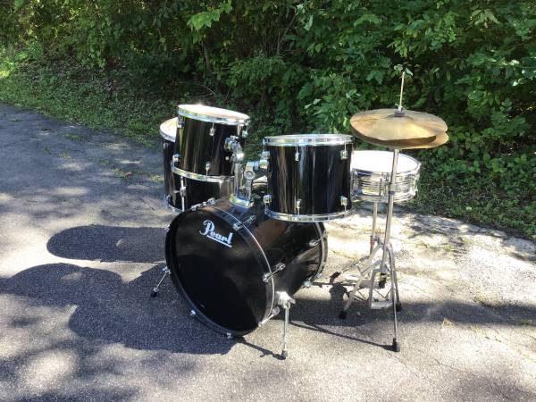 Photo Pearl Drum Set Forum Series Black - Ludwig Bass Kicker $275