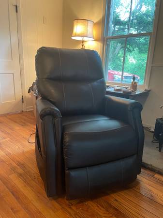 Photo Recliner Lift Chair $540