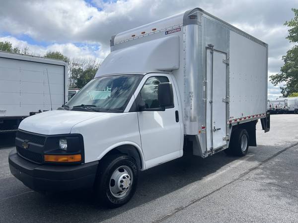 Photo STOCK 1430  2016 CHEVROLET EXPRESS 3500 14 FT BOX TRUCK WITH A LIFT $25,500