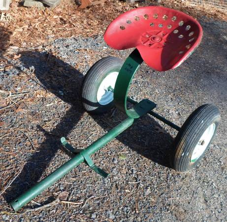 Photo SULKY SEAT FOR GRAVELY TRACTOR  LAWN MOWER $100