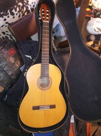 Photo Vintage Yamaha CG-101M Acustic Guitar $125