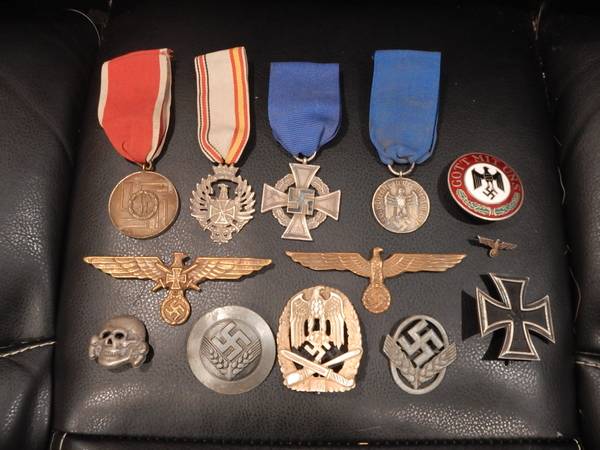 Photo WW2 German silver rings, badges, pins, daggers $1