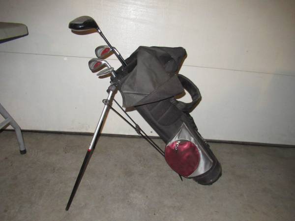 Photo YOUTH GOLF CLUBS $20