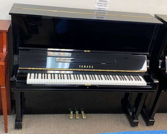 Photo Yamaha U3 Piano $5,950