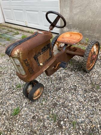 Photo pedal tractor $125