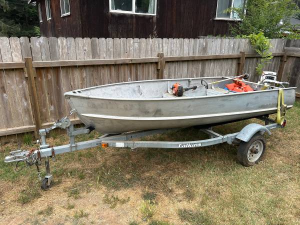 Photo 12 foot aluminum boat and galvinized trailer. both currently registered $1,500
