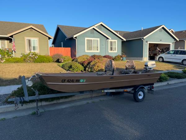 Photo 14ft Flat Bottom Jon Boat $2,400