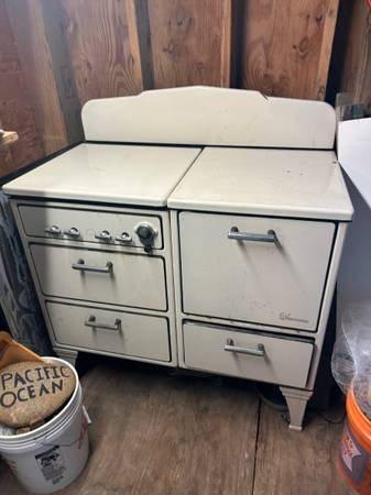 Photo 194050s Antique Wedgewood kitchen stove $600