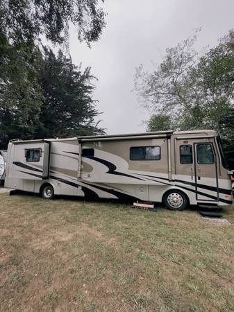 Photo 2005 Holiday Rambler Endeaver 400HP $70,000