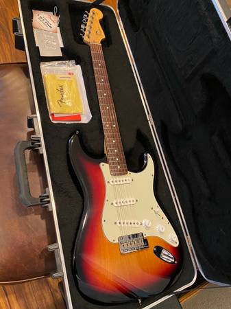 Photo 2008 Fender American Standard Stratocaster $1,100