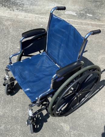 Photo Invacare Tracer EX2 wheelchair (no footrests) $100