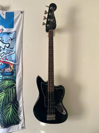 Photo Squier Vintage Modified Jaguar Bass $220