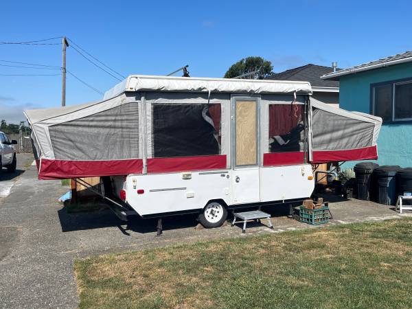 Photo Tent trailer obo $3,000