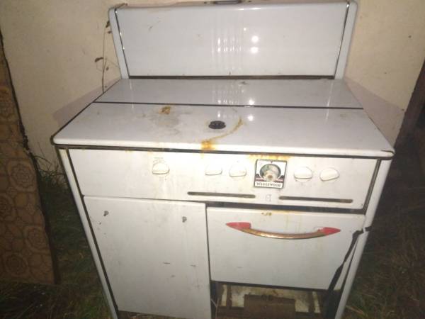 Photo Wedgewood stove $275