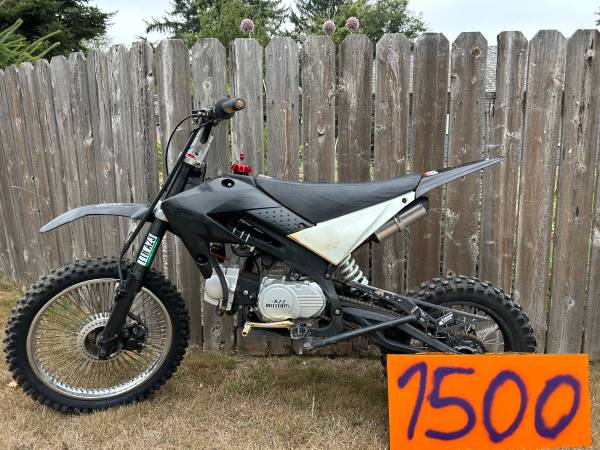 Photo X Moto 125cc pit bike $1,300