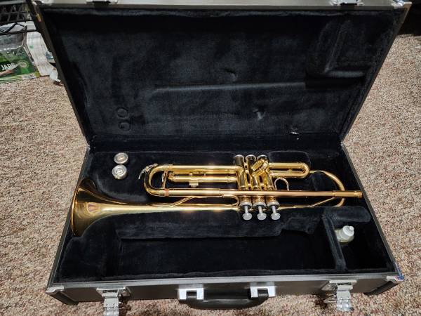 Photo Yamaha trumpet ytr2335 $175