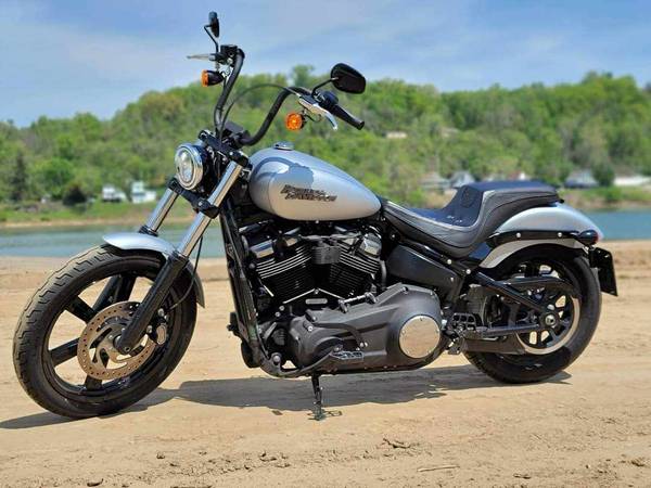 Photo Harley Davidson Street Bob 2020 (open to partial trades) $14,000