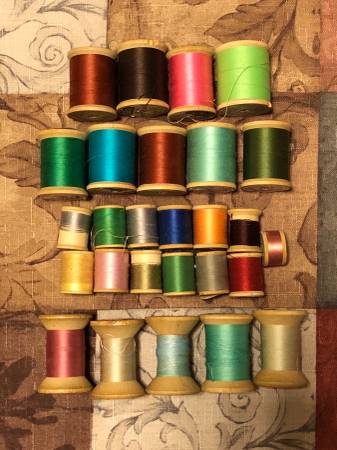 Photo Lot Of 27 Old Wooden SpoolsThread. $20