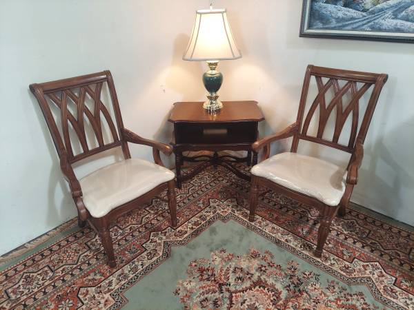 Photo MID-CENTURY GUEST FABRIC WOOD ARMCHAIR $125