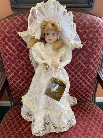 Photo Vintage Seymour Mann Porcelain Collector Doll Meredith $40
